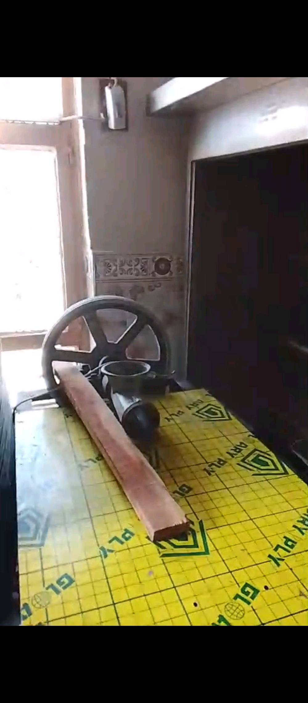 اغراض محل كامله للبيع 
شوايه  دجاج  أو  سمك السعر  ٣٥٠ 
مبرده كبيره السعر  ٦٠ 
ميز  حديد للتقطيع السمك السعر  ١٠٠ 
مثرامه لحم أو  حمص 
السعر ٢٥٠  
مكانه مدينة الصدر ناصرية