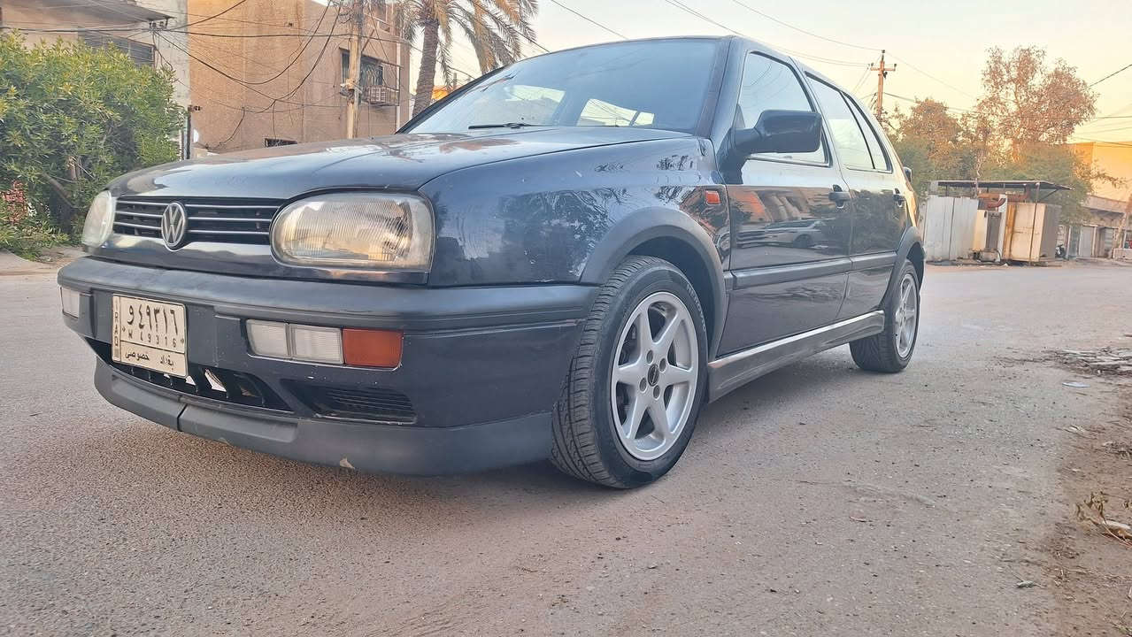 كولف مكينه 2000  موديل 94  اوتماتيك 
(السعر 44) مجال جدا جدا بسيط
 *********** العنوان بغداد جديده
بدون ضربه صبغ عام 
جاهزه من كلشي وين ميعجبك افحص 
ويل اصلي كولف بوربت
دوس رياضي سبورت 
كت خلفي سبورت
سبايدرات خلفيه 
تراي خير من الله سياره حلوه بلخير علياخذه
