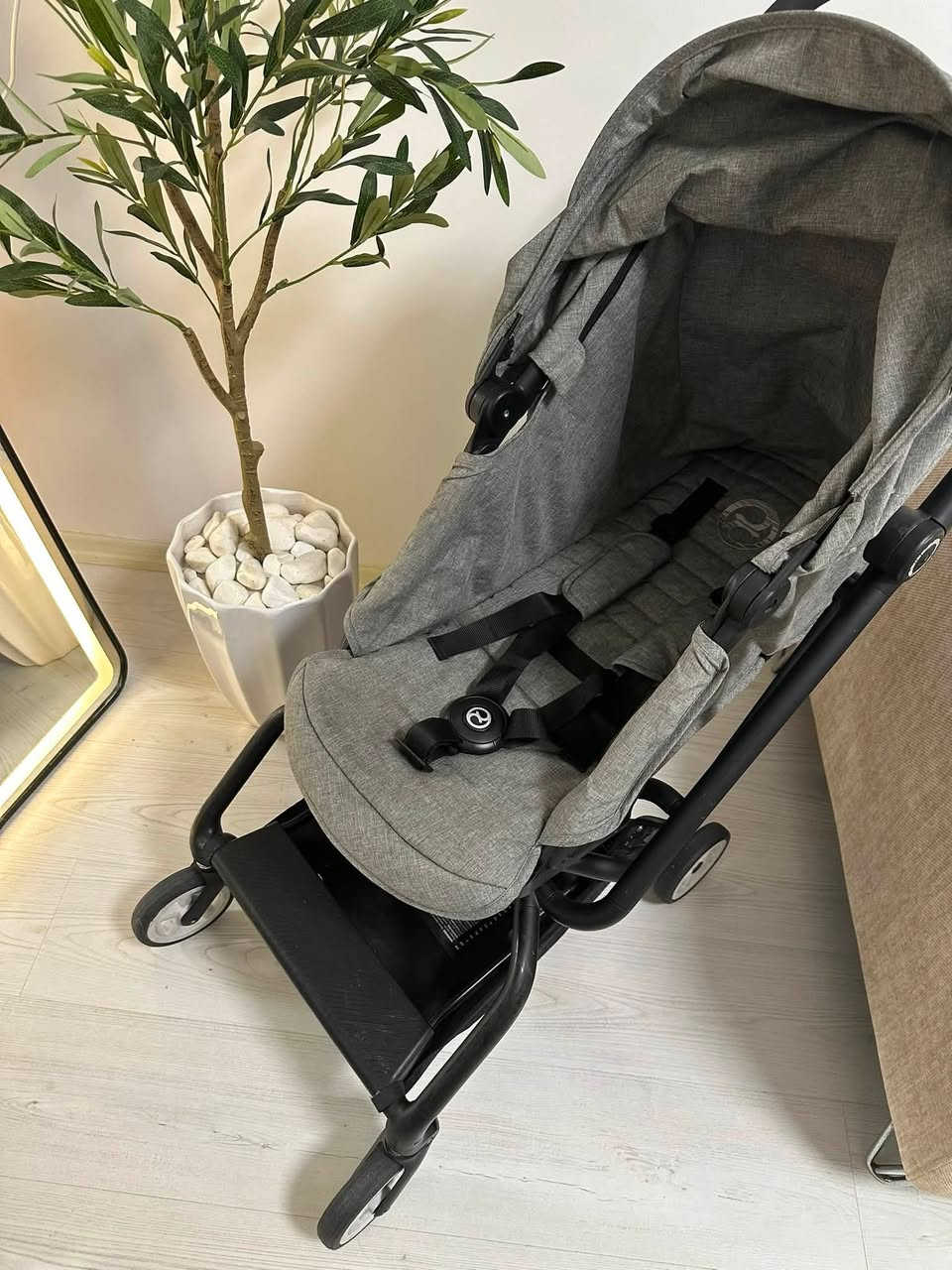 للبيع عرباية سايبكس الألمانية الأصلية
Cybex Eezy Twist
حالتها ممتازة جداً وكأنها جديدة تماماً.
خفيفة الوزن وسهلة الطي خلال ثوانٍ.
مناسبة للسفر وتُصعد إلى الطائرة 
منام وجلوس
ملحقات كاملة ذراع حماية للطفل و معها غطاء حماية من المطر واكستنشن لأقدام الطفل 
موجوده في أربيل 
السعر  120,000


**إذا كنت صاحب هذا الإعلان وتريد حذفه لأي سبب، رجاءا أرسل رسالة إلى الدعم الفني**