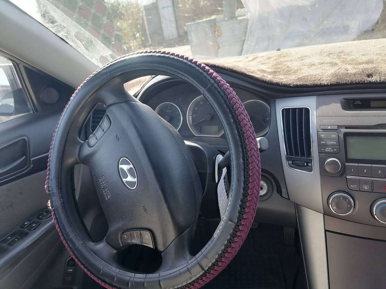 السلام عليكم من رخصت الادمن للبيع سياره سوناتا ٢٠١٠ سليمانيه بيه قطعه وشبرين صبغ وارد محرك ٢٤٠٠ دوش مكفول محرك كير وتبريد تايرات جديد وباتري جديد غرفتها نظيفه حيل تحويل بدون وكاله صدر خلفي جديد والامامي جديد لون نفطي مكان كركوك رقم الجوال *********** سعر ١٢٧ مجال
