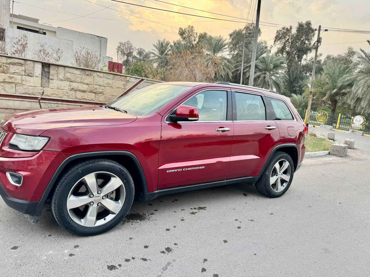 سياره جيب لاريدو لمتدد 2014 خليجي فول واحد علا واحد كشن كهرباء تدفئه تبريد فتحتين بلوراما  كير طياره صندوق كهرباء بصمه سياره جكات صدرها جديد تخم تاير جديد سياره مابيها نقوصات بيها ضرر بابين كلير صبغ داخل العراق سونارها موجود بيها ضربه بل بنيد وبل دعاميه الاماميه مثل ما موضح بل صوره سعرها 205 وبيها مجال بسيط حق الجيه جنايه فقط رقم بغداد السياره باسمي احول ثاني يوم ***********
