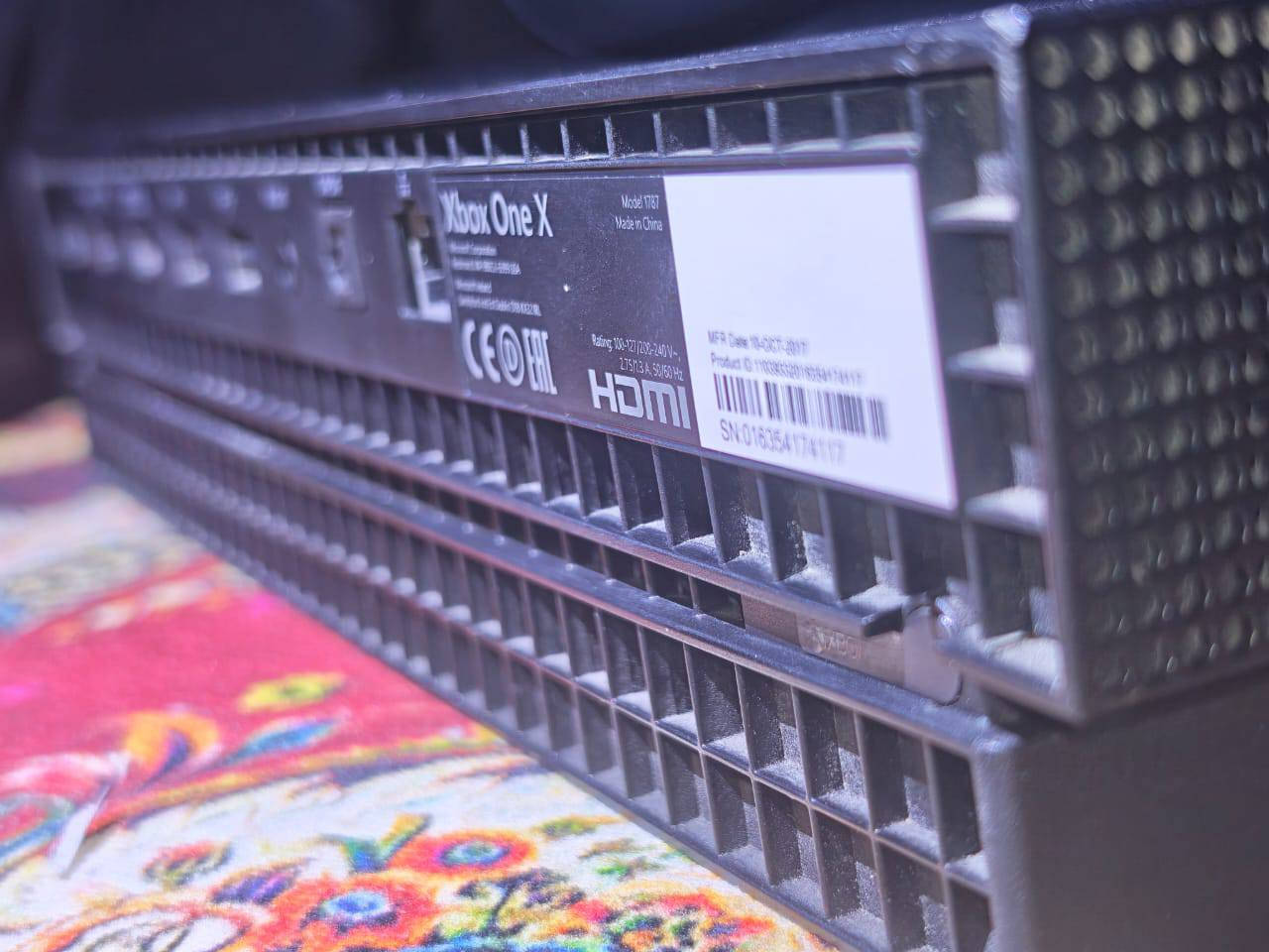 السلام عليكم
اكسبوكس وان اكس 
الجهاز نظيف. 

يجي وياه الجوستك الاصلي مع بطارية. الجوستك مابيها اي خلل. فقط الاتجاه الايمن شوي دايس بس مايشكل ومايأثر.  سعر 170 الف 
مكاني بغداد حي الرئاسة. الجهاز اوربي نظيف حيل.


**إذا كنت صاحب هذا الإعلان وتريد حذفه لأي سبب، رجاءا أرسل رسالة إلى الدعم الفني**