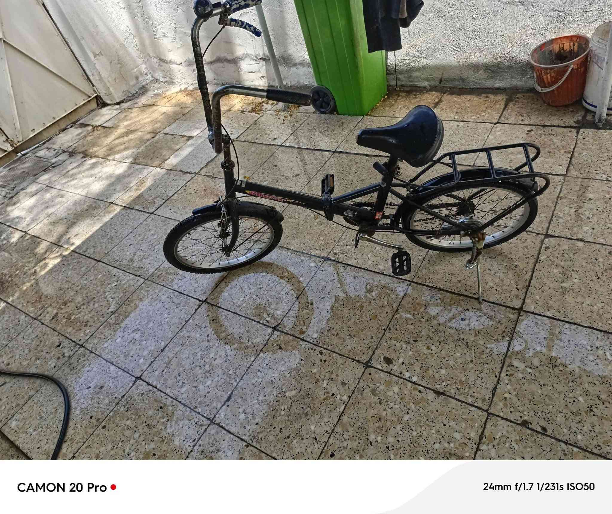 سلام عليكم بايسكل شوفر ليت حجم ٢٦شغال بس تايرات مشكوكات و بريك   والثاني بايسكل ابو طبكه عاوزه بس تاير لي يوره ثنينهن ب 60وبيها مجال


**إذا كنت صاحب هذا الإعلان وتريد حذفه لأي سبب، رجاءا أرسل رسالة إلى الدعم الفني**