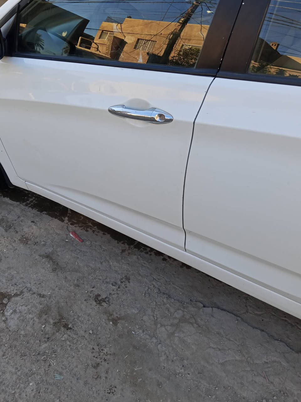 السلام عليكم 
اكسنت 2011 بلو مضلع قطرتين 
الباب الايمن بي طخه خفيفه 
الباب الايسر باب السايق مصلح كد شبر 
مكان السيارة الدوره 
السعر 80 وبيها مجال 
للاستفسار الاتصال على الرقم 
***********
