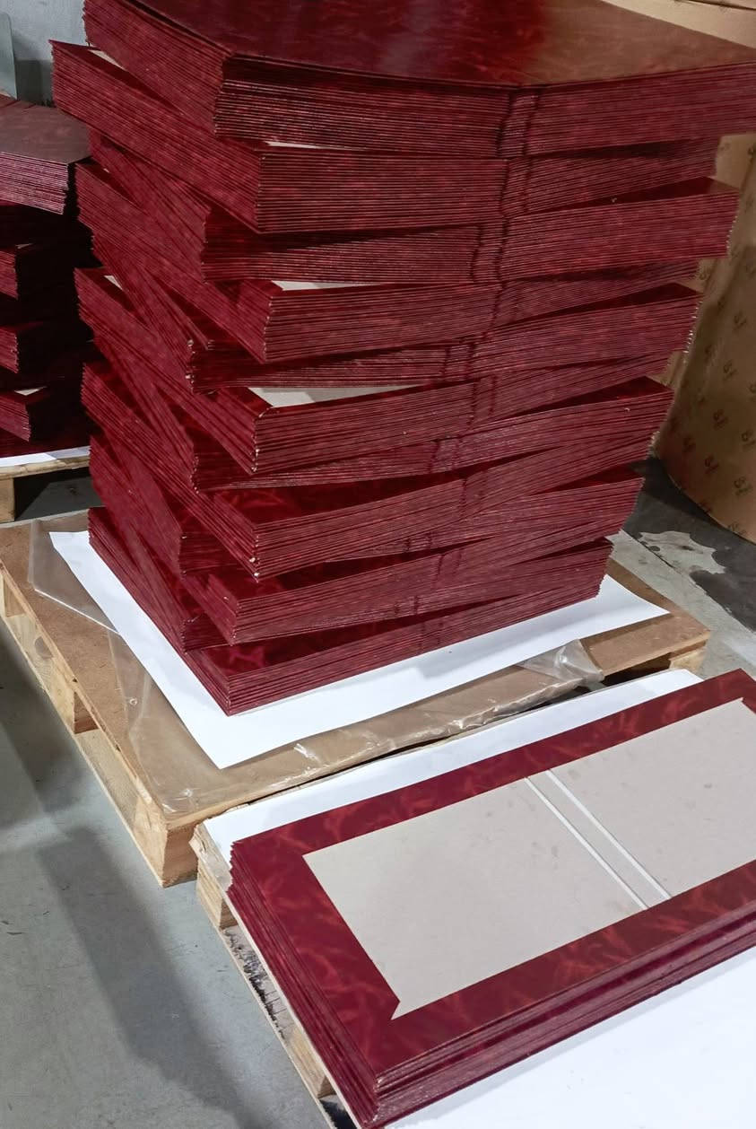 كادر مختص التجليد السجلات وتجهيز اغلفه المطابع 

***********
