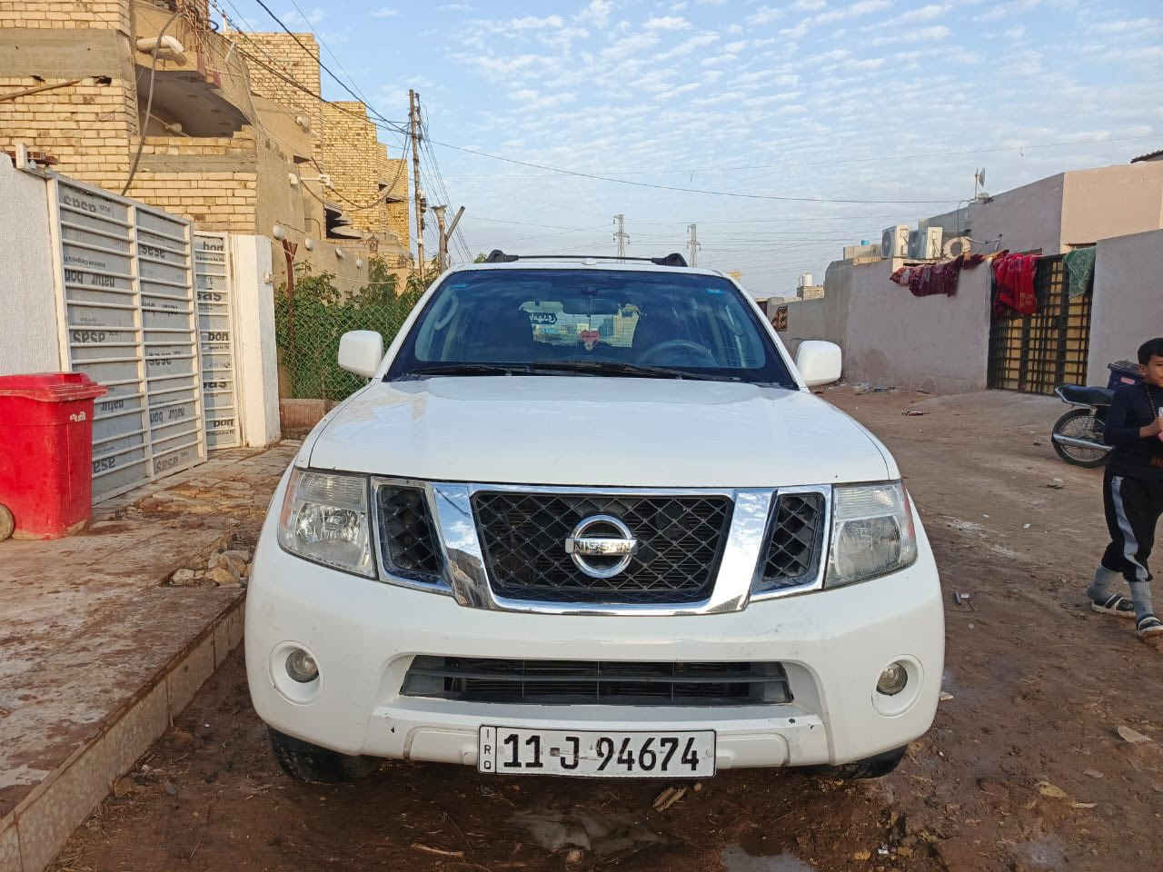 سلام عليكم سياره نيسان بافندر وارد امريكي مديل 2009 لبيع او مراوس  بيه صفحه صبغ ومحرك تجفيت جديد على ايدي غراض اصلي شرط حداديه عام فلنجات وبربرنات خلفيه جديد كير خير من الله صيانه عام طخم تاير جديد صايرلي سبوع من شديته سياره رقم بغداد راعيه بلعزيزيه وسياره السعر 97 بلعمارة اتصال ***********
