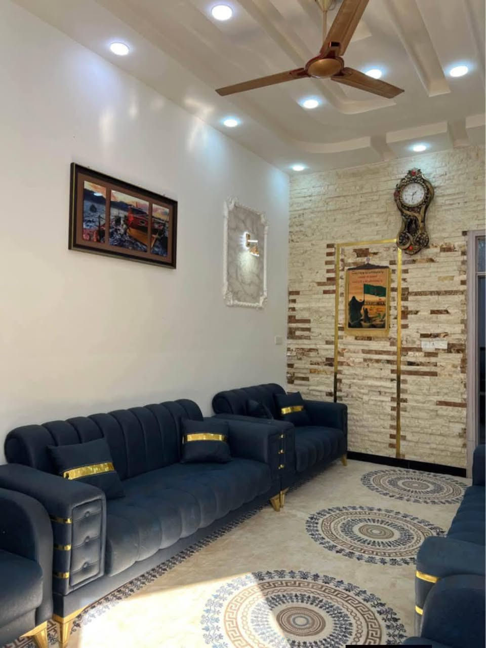 دار للبيع في كربلاء قرب قنطرة السلام حي الامل الاولى المساحه 125 الواجهه 6 وربع والنزال20 البناء درجه اولى طابقين 4 غرف نوم صحيات في الطابق الاول والثاني للاستفسار الاتصال على رقم صاحب المنزل ***********
