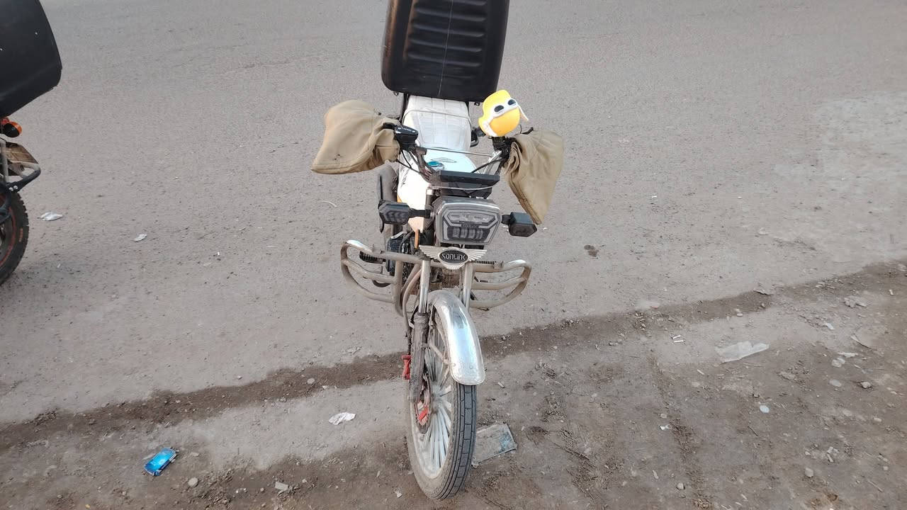 سلام عليكم
دراجه ايراني للبيع 2026
محرك ضاغطه وزنجيل (دهنها امزويل) وياها صندوك و حامل تليفون و درع
ماشيه 5100 الدراجه كلشي مابيها نكره سلف اوراق كلك اكفلك من سرقه و من العشاير سويج واحد  سبب البيع رح اشتري دايوان
السعر 825 وبيه مجال بسيط مال جيه
مكاني الشعب حي التجار
***********
