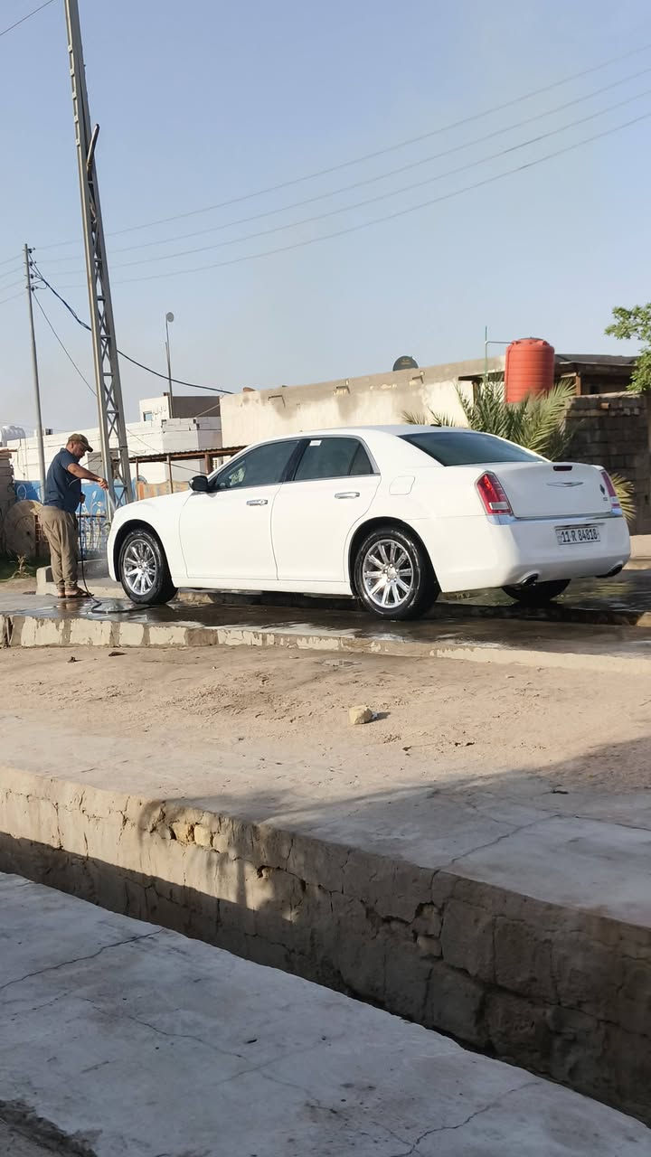 السلام عليكم 
اوباما لون أبيض وارد كندي موديل 2013
رقم بغداد بأسمي تحويل ثاني يوم 
السياره ستخدم شخصي، ما ماشيه هواي
بصمه +تشغيل عن بعد
فول عدا البنو رامه السياره كلشي، بيها جديد 
مكينه جديده 
حديدية جديده
عنوان السياره البصرة
***********
