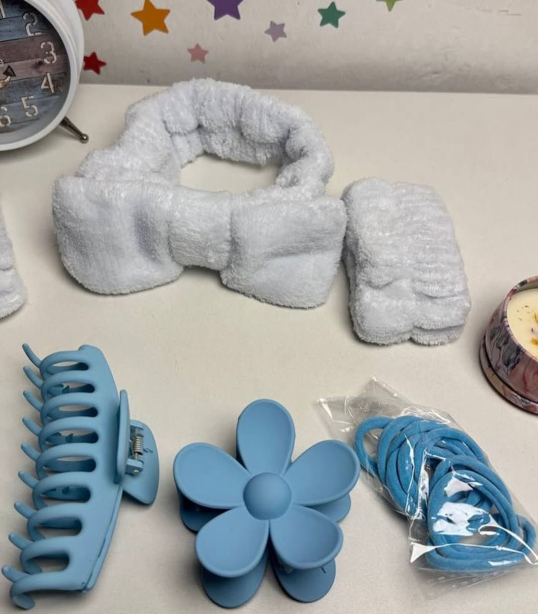 بوكس العناية بالبشرة يحتوي على :
طوق شعر 
وقراصات عدد ٣ 
وكيترات 
وماسكات اليد 
ومتوفرة بأكثر من ٥ ألوان 
السعر 3 بس ❤️.
واتساب *********** او ماسنجر
