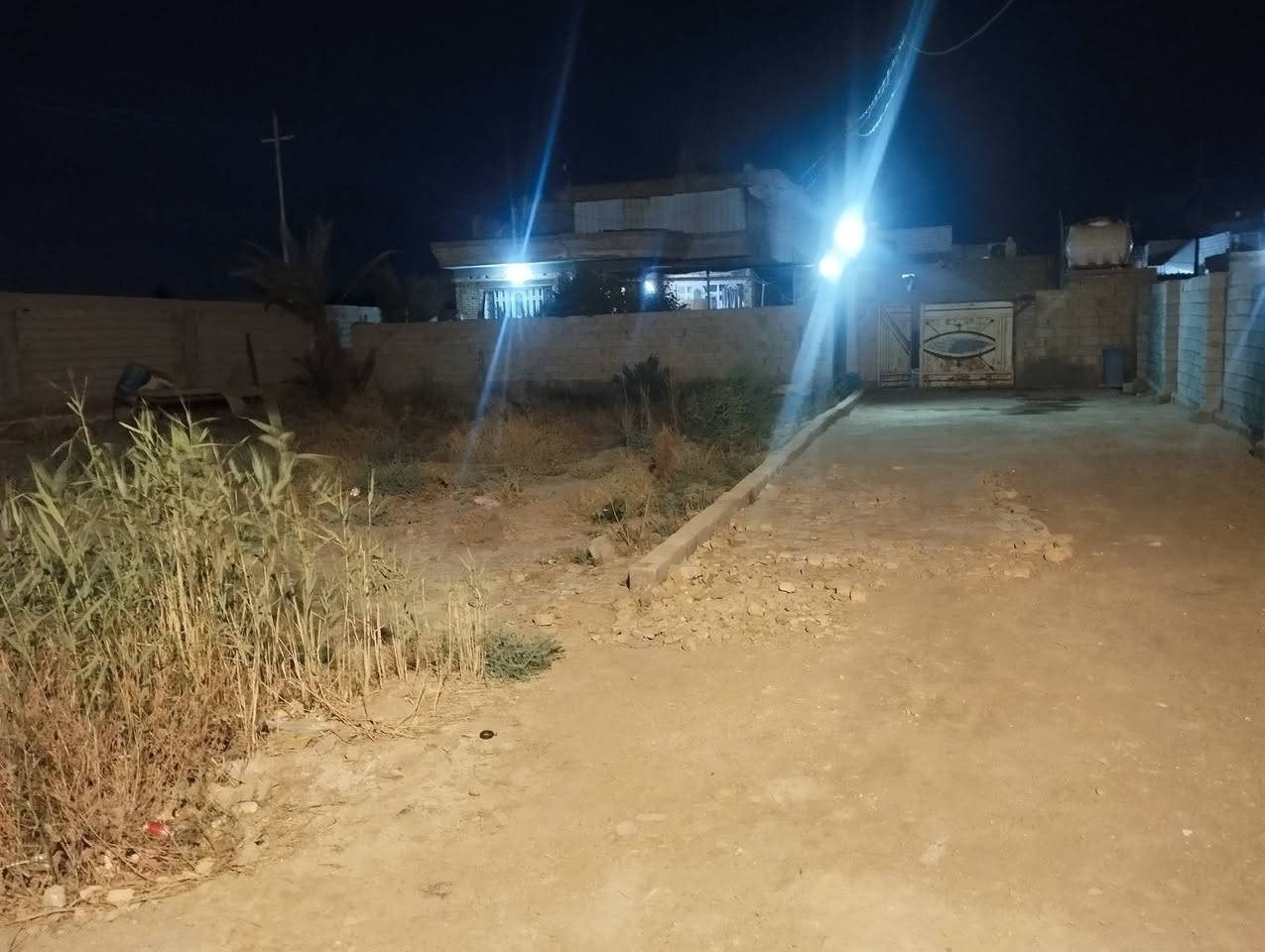 لبيع نصف دونم مع بيت بناء 200 طابقين مع مشتمل 100  زراعي سند 25 الماجديه قرب سيد جميل على الشارع ***********
