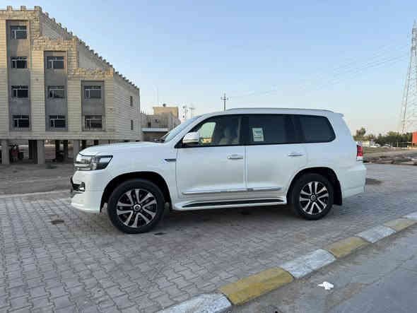 لاندكروز 2019 
ابريم اصل اصل 
كفاله عامه 
السونار مرفق 
ماشيه ٦٢كم 
رقم بغداد تحويل مباشر 
مكاني واسط مركز مدينه 
السعر ٥٦٠ وبيه مجال 
***********
