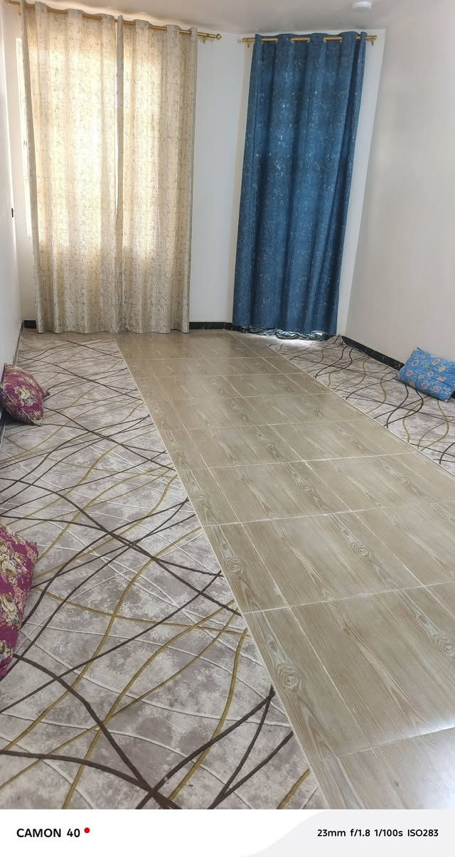 سلام عليكم بيت للبيع على طريق السنيه بحي الامين الثانية قريب على شارع المساحة200م البناء طابوق كونكريت بناءً درجة اولى هستوه مكمليه للاستفسار على***********
