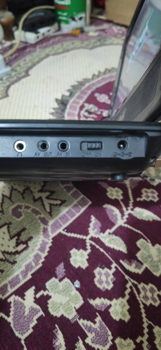 السلام عليكم..ديفيدي محور خاص للتنصيب وباشارات كبيرة وحقيقية ماخوذ من فايندر نوع بريميوم الغني عن التعريف.. يعمل بفولتية 12 فولت وبعدة ريموتات.. تم عمله باحترافية عالية وتعديل من قبلي.. السعر 50 الف دينار.. لايوجد توصيل.. مكاني الحلة شارع الشاوي ***********
