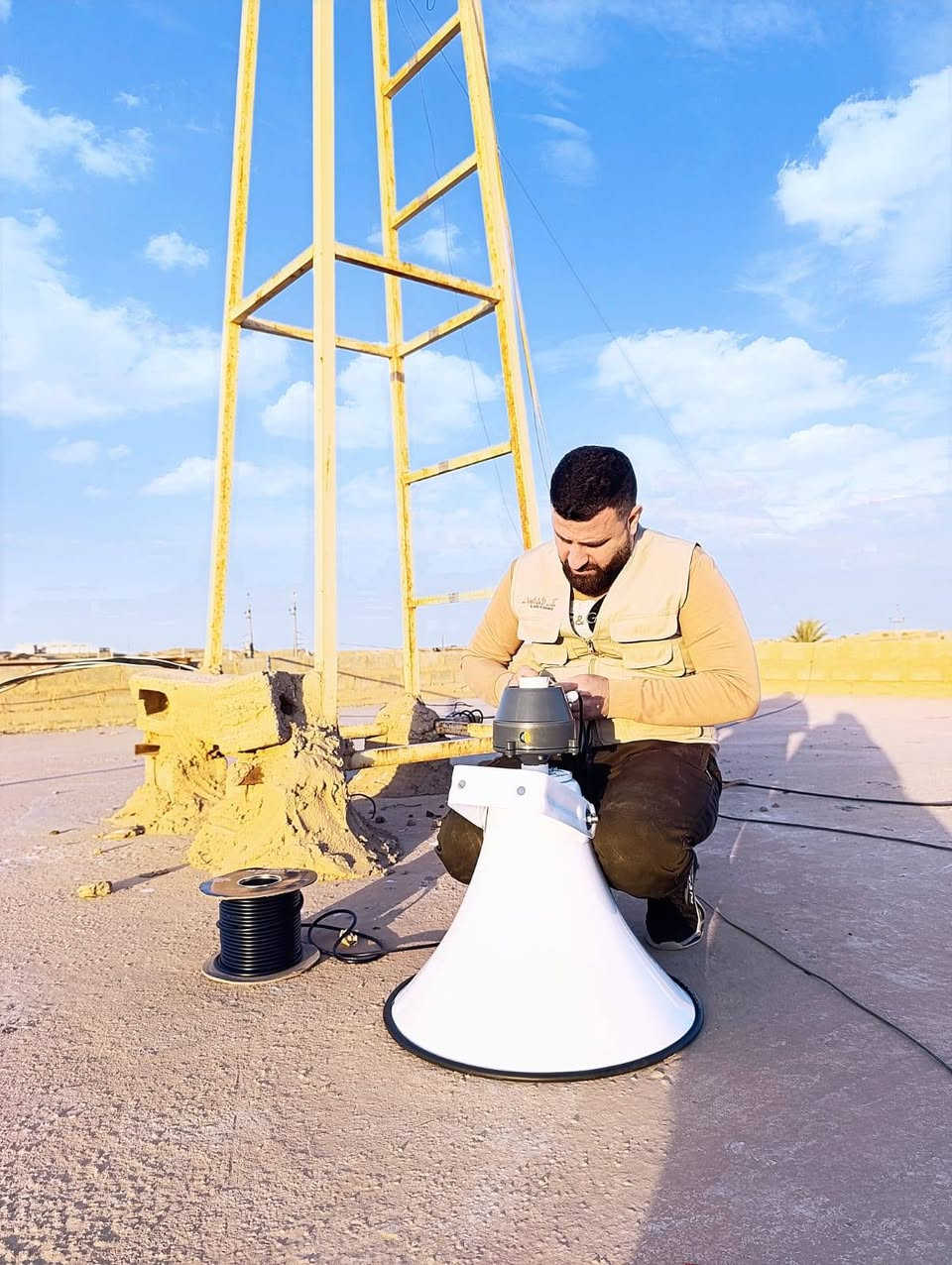 بسم الله و بحمده 
تم تجهيز  و نصب و ربط و تنظيم اجهزة 
جامع 🕌 الكريم في قرية النعيمية 
نسعى لرفع صوت الاذان و القرآن الكريم 🤲
بترتيب و اناقة و اتقان العمل %
                 مكتب الأمل 
             بالصوتيات الأول 
             ***********
