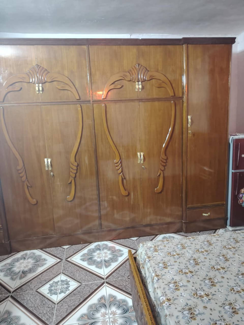 ‏غرفة نظيفة صاج سعرها 750 وبيها مجال رقم الهاتف***********
