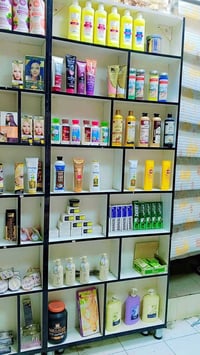 كوزمتك للبيع بغداد اني متكلفه بالنشر ماله هذا رقم الولد07755584460 الا...