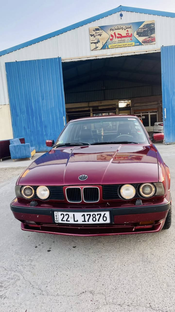 السلام عليكم
BMW525
كير اوتماتيك 
اللون ماروني 
تدفئه  شغال بس تبريد بي ليك بل راديتر فقط 
السيارة مال بيت ومكفوله من كل شي 
كير ومحرك بشرط ع فحص
كشنات كهربائي 
اربع جوم كهرب 
سلايت طكتين شغال 
لايت زينون اصلي 
داخل اسود  طك جديد ابوب و دجبول شخطه ما بي 
كشنات جلد بلادي اسود 
تايرات جدد ما صارلو شهر 
رقم جديد أربيل 
كابون بازين بيها 
سياره بسمي اني صاحب شرعي 
سنويه جديده 
شرط التحويل الهزه مالها شهر 11 خلص 
مكاني موصل -بعشيقه  
***********  متواجد واتساب

