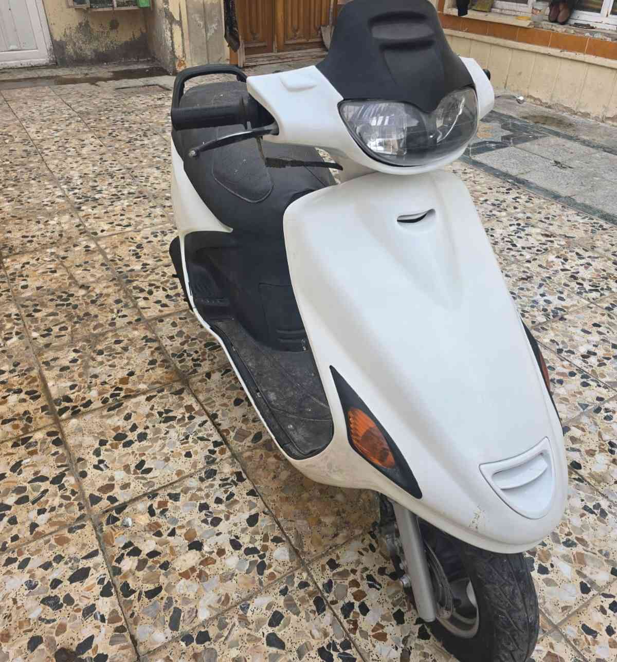 درجة فراشه للبيع 
مال حاويه  دراجة حلوه وناعمه 
كهربائيات كله شغال 
مكاني بل النجف حي الجمعيه 
وهذا رقمي ***********
سعر درجة  465 وبيه مجال
