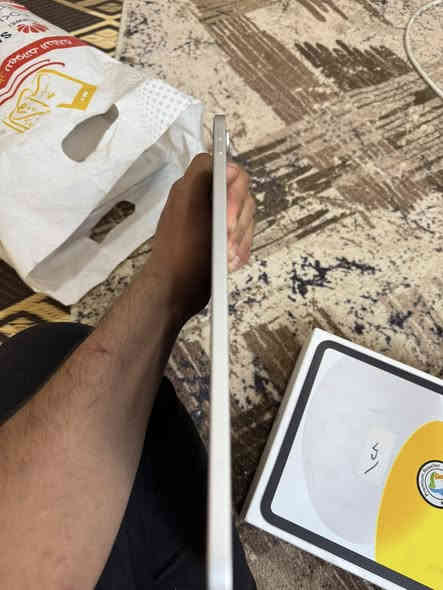 ايباد11ماستر مكفول من الشخط بطاريه99 عدد دورات 74الشحن للبيع السعر425وبيه مجال  ويه شاحنه الاصليه مالته بغداد مدينت الصدر***********
