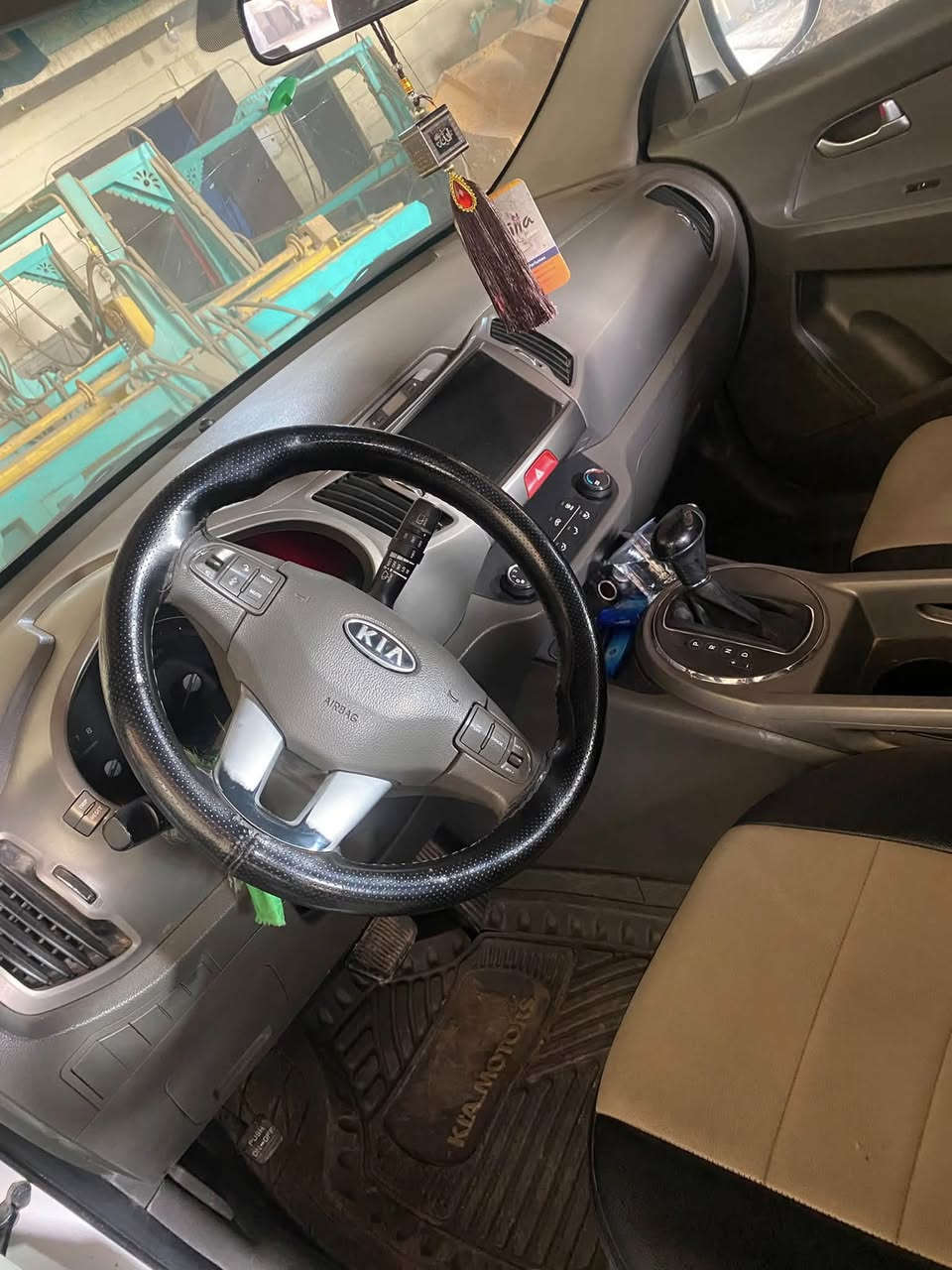 سبورتج للبيع خليجي
٢٠١١ محرك دوش ٢٠٠٠ 
بنوراما جاهزه محرك كير مكفول 
مابيها صبغ بيها ضربه بجامرلغ مصلح بارد 
السعر ١٣٧


**إذا كنت صاحب هذا الإعلان وتريد حذفه لأي سبب، رجاءا أرسل رسالة إلى الدعم الفني**