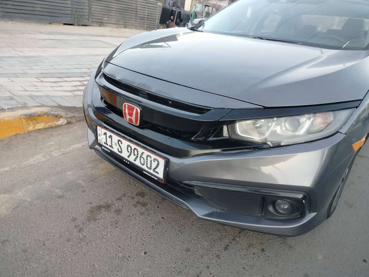 سلام عليكم هوندا سفك 2020 وارد امريكي حادثها باب وجاملغ وهنا بيها جاملغ خلفي بدون داخل بيها 4قطع بدون دواخل سياره جديده وجاهزه من كلشي تبريد ثلج تخم تاير ويل كب ليت لد وزون السعر 105 وبيها مجال رقم بغداد شرط التحويل *********** محرك 2000بانزين
