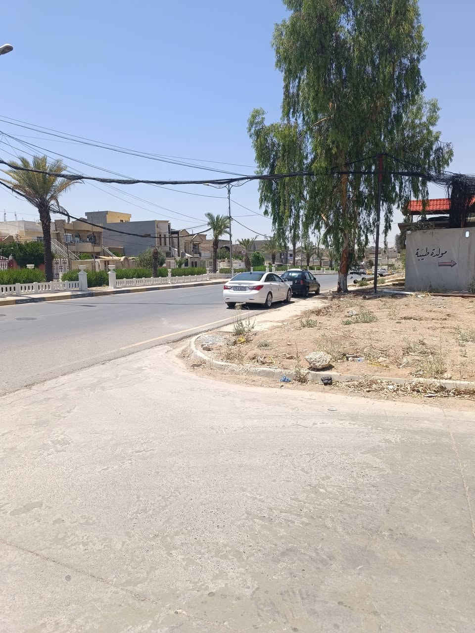 دار للبيع حي المعلمين يبعد مئة متر عن سايدين المحاربين 150متر واجة ستة وربع بناء 2014 طابق غرفتين نوم واستقبال وهول داخلي ومطبخ وحمام السعر 175 موجر  350الف الاتصال ***********
