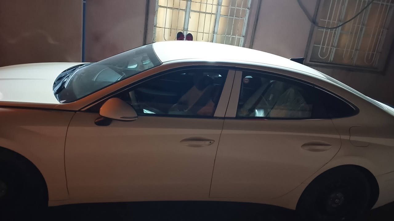 سلام عليكم سوناته مديل 2023اصل وردخليجي سياره جاهزه مابيه نقص هاي برد الون اصل ابيض مصبوغه تكسي دبي ومرجعيه ابيض بس صبغته موشي وسياره كله شغاله مابيه نقص السعر125بيه مجال *********** تشغيل عن بعد مري شفط
