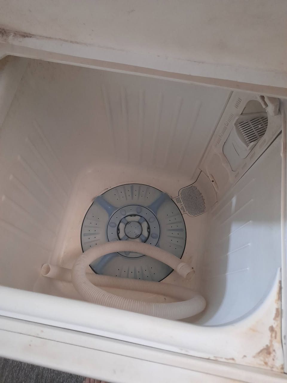 غساله للبيع
السعر 85
شغاله ومابيها اي نقص
مكان ابي غرق
اتصال ***********
