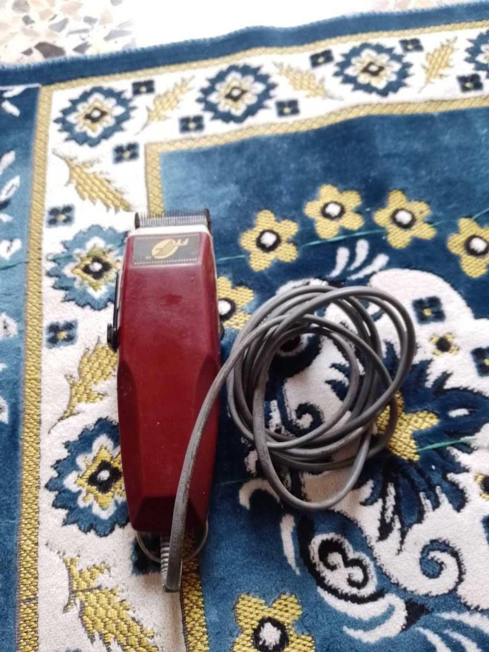 سلام عليكم اخوان هذني مكينان حلاقه جدد كلش ونضيفات  البيع تجي وتفحص سبب البيع ترك المهنة الحمره واير وصفه شحن بس كلش رقيات مكان كوفه قيم بل يرضي الله تصل وتساب ***********
