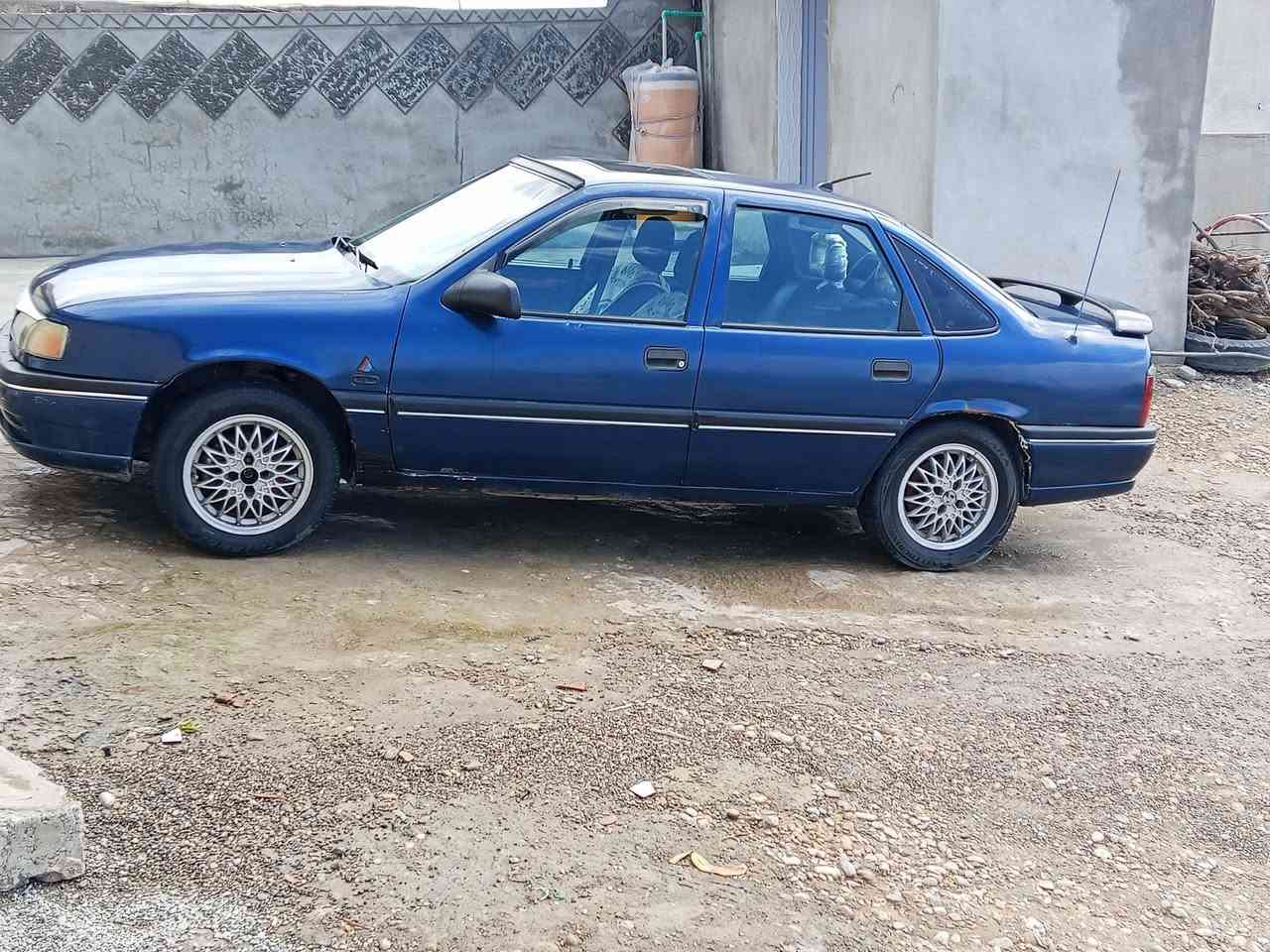 السلام عليكم فكترا موديل 92 محدثه 93حجم 20 رقم الماني  سنويه 28سيارة وضع بلادي قفل مركزي  كير محرك شرط سعر 45 وبيها مجال***********
