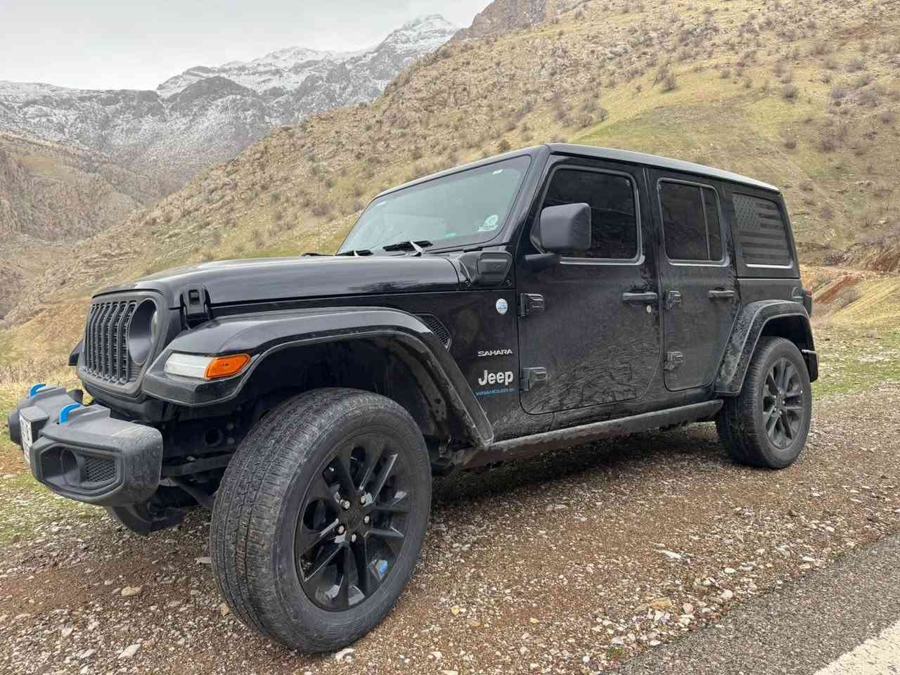 جیب رانگلەر سەحارا 

بۆ زانینی نرخ 
لایکی پەیج بکە و کۆمێت بکە نرخت پێدەگات 

بەنزین هایبرید کارەبا 
مەکینە ٢٠ تۆربۆ ٣٧٥ هۆرس پاوەر
٥٧ هەزار کیلۆ مەتر رۆشتووە 
دەبڵ ئەکسل سەقف کارەبا 
بێ بۆیاخ بێ تەعدیل تەنها شوختێکی بچوک بە ژير دەرگای سایەقەوەیە 
دۆسە کارەبا
رەقەم سلێمانی 
کوشن جلد
تەبرید مەرکەزی
ئەپڵ کارپلەی ئەندرۆید ئۆتۆ
لاید لید و زینۆن

سەیارەکە لە سلێمانییە

ژمارەی خاوەنی 
***********
