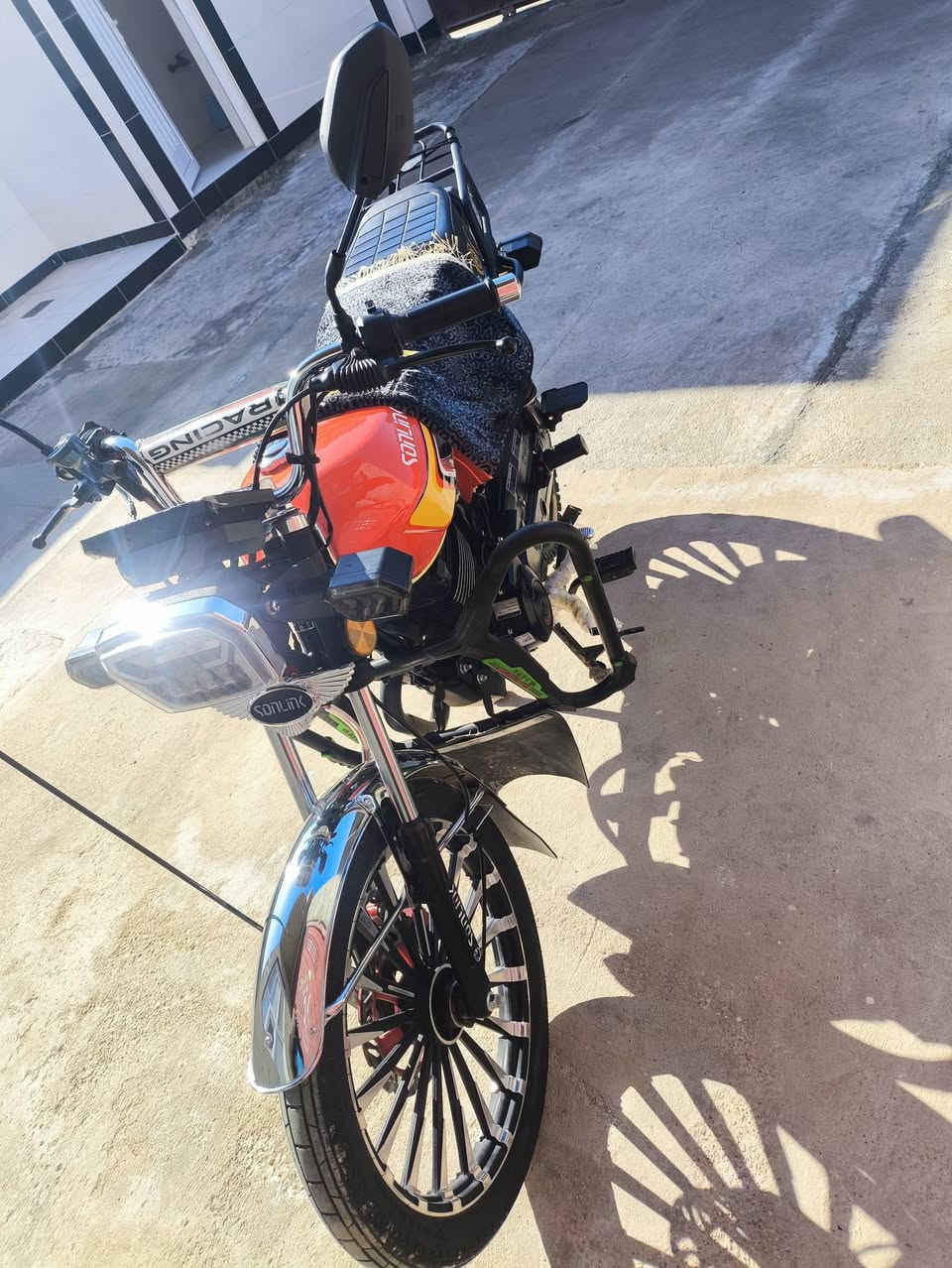 السلام عليكم شباب دراجه للبيع سولينج 25 محرك 200 زنجيل اوراقها وياها سويتشات اثنين مكاني الانبار القائم اللي يحب يتواصل على هذا الرقم ***********
