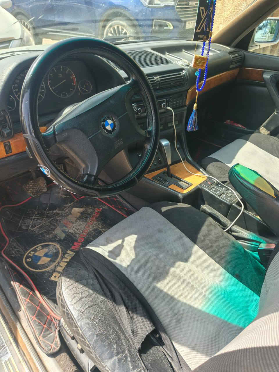 سلام عليكم من رخصت لادمن بيم دبليو حجم كبير 750 موديل 92فول مواصفات رقم انبار بسمي سعر 80 وبيه مجال بيع او مراوس باجيرو حسب لقناعه ولكم تغدير ولحترام ***********
