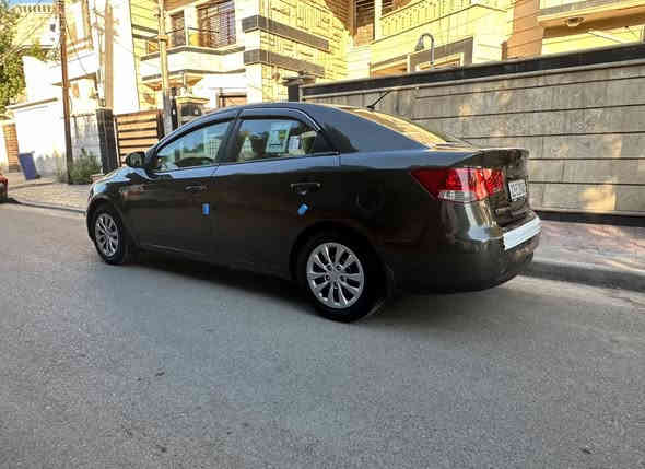 سلام عليكم 
سيراتو ٢٠١١ خليجي رقم اربيل باسمي هزة وسنوية ورقم جديد السيارة جديدة جدااا مال بيت جاهزة من جميع النواحي مكينة كير ممتاز مصبوغة احزام للجمالية بدون دواخل السعر ٨٩ ورقة  للستفسار ***********
