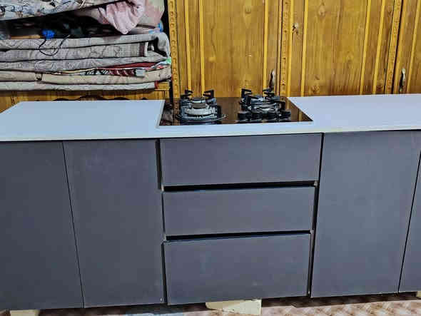 السلام عليكم كاونتر اربع قطع تركي تفصال ما بي اي ضرر.  وممصوره زين
سنك مرمر.  السعر 450.  قبل سنه مفصله اب عشر ورقات.  *********** وات
