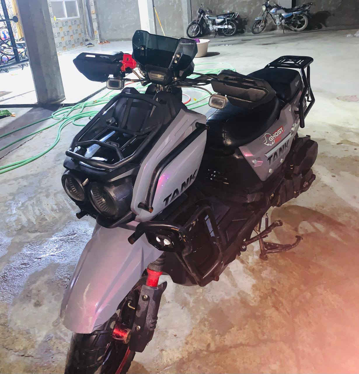 سلام عليكم  دراجة للبيع  GHOST TANK گوست تنگ موديل 2025 حجم المحرك 150 دراجة جديدة صار شهرين من مشترية + السعر 950 العنوان كربلاء الحسينية***********
