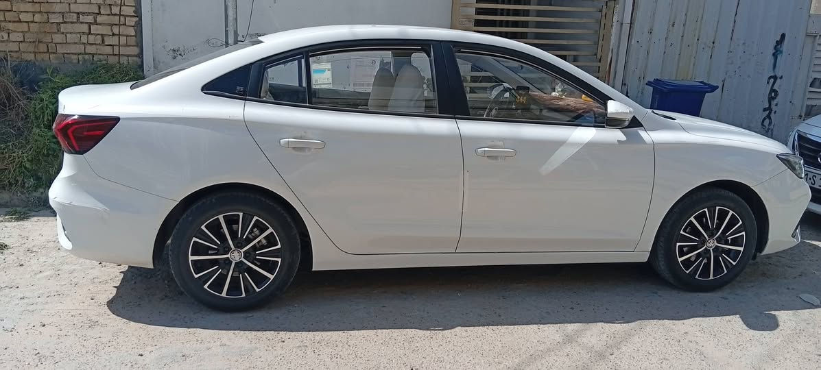سلام عليكم MG5 2025 بلاص ماشيه 9000 سياره شبه الزيرو بيه طخه بالبنيد بسيطه مصبوغ على كده وبيه شخط بالباب الخلفي وطلقه بالقماره والبقيه كفاله نص فول مثبت سرعة حساس ضغط اطارات اشاير بالمري سياره داخل لونين السعر 112 وبيه مجال مكاني بغداد العامريه رقمي *********** عبدالله
