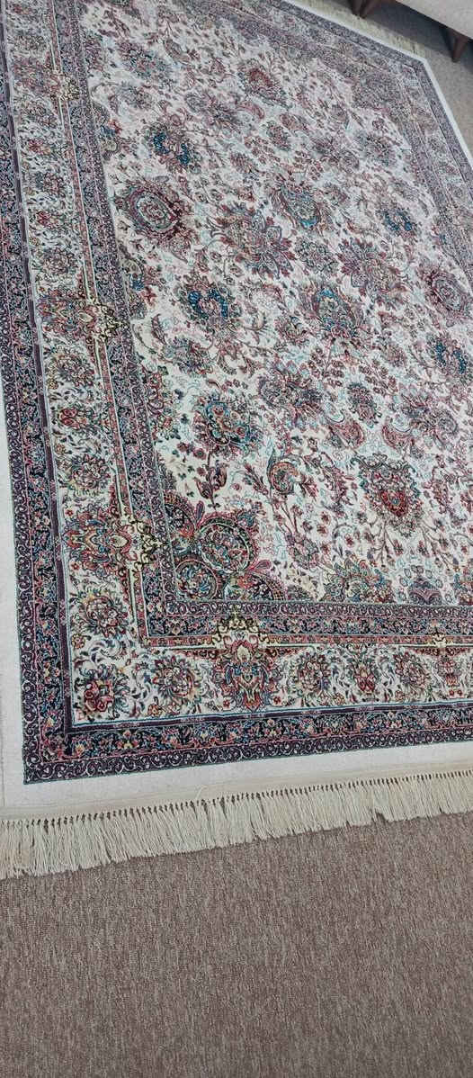 سڵاوتان لێ بێت هاوڕێیان نرخی فەرشەکەم گۆڕی بە200هەزار هەرکەس ویستی معامەلەش ئەکەین بەکەمتر بۆی دائەنێم 2×3 دوو مەتر پانیەکەیەتی 3درێژیەکەیەتی دوو مانگە کڕدراوە تائێسانەشۆراوە هیچ پەڵەیەکی پێوە نیە  لەسلێمانیم بەرپێکەشم کرد بە 10هەزار


**إذا كنت صاحب هذا الإعلان وتريد حذفه لأي سبب، رجاءا أرسل رسالة إلى الدعم الفني**