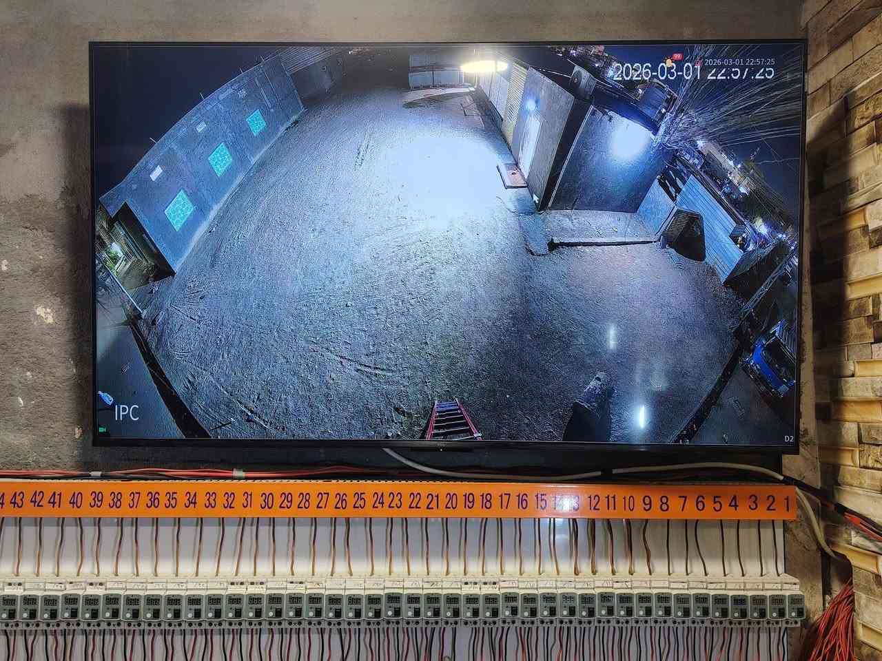 موقع عمل رقم 097
♦️تم تأمين احد المولدات الاهلية في الناصرية / سومر
♦️بمنظومة كاميرات نظام (ip) عدد (4) بأعلى المواصفات 
                           🔸شعارنا🔸
#جودة_العمل▪️ #سرعة_الانجاز▪️ #اتقان_التنفيذ
--------------------------------------
                  نتابع معكم جودة ما نقدمة لكم
                             تفاصيل العمل :-

♦️ منظومة كاميرات نظام ip من شركة Dahua  

♦️ كاميرات خارجية Dahua عدد ( 4 ) دقة وضوح 8MP
 
♦️تركيب كاميرا عدسة مزوجة بزاوية 180ْ عين البومة

♦️ ربط جهاز تسجيل NVR Dahua 8ch 4k 

♦️ تركيب هارد خزن سعة 2TB نوع Segate ضمان سنة

♦️ نوع الكيبل المستخدم Blue storm CAT6 

♦️ شاشة نوع TCL حجم 55 وضوح 4K حقيقي

♦️ تم تجهيز مواد العمل من " مكتب المرتضى للكاميرات والالكترونيات  " الوكيل الرسمي لشركة Dahua في ذي قار

♦️ تقنية التصوير الملون full color لد وصوت

♦️ الكاميرات بزاوية رؤية 2.8mm تدعم تسجيل الصوت
---------------------------------------
مستعدين لتنفيذ المنظومات ادناة

♦️منظومات كاميرات المراقبة CCTV 
♦️منظومات الإنترنت Network System
♦️منظومات الصوت Sound System
♦️منظومة الانذار المبكر عن الحريق Fire Alarm 

---------------------------------------
من اجل خلق مجتمع امن وذكي وللحد من الجرائم وعمليات السرقة وتوفير حماية للممتلكات الخاصة والعامة
               ((((في محافظة ذي قار - الناصرية ))))) 
مستعدين لتنصيب وصيانة كاميرات المراقبة في ( المنازل / المحال التجارية / الشركات / المدارس / المشاريع / المعامل / الدوائر الحكومية )
بوجود كادر هندسي وفني احترافي متخصص وبأسعار مناسبة

متمرسين علئ كافة انواع الكاميرات نظام ip + انلوك
( Dahua /Hikvision / Aswar / XVision / HiLook / Unv /ezviz / Axsis/ Samsung / tindy)

1)تنصيب وبرمجة وصيانة كاميرات ip + انلوك
2)تنصيب وبرمجة وصيانة وتحديث  اجهزة NVR + DVR
3) برمجة ونصب الكاميرات المتحركة PTZ
4) برمجة ونصب كاميرات ال WiFi وربطها علئ الهاتف
5)نصب وبرمجة كاميرات التقاط ارقام السيارات ANPR
6) برمجة وادارة ستورجات الخزن  وسستمة المنظومات والمشاريع الكبيرة 
7) برمجة النانوات وربطها لنقل صورة الكاميرات لمسافات بعيدة P2P
8)تأسيس وتسليك وتفييش جميع انواع الكيبلات RG45 و BNC وبكافة الطرق ( ترانك / بوري / فلكسيبل / دفن / ظاهري) 

للتواصل معنا :
فيس بوك : القمة لتنصيب وصيانة كاميرات المراقبة
واتساب : ***********
انستكرام : alqama.97

-------------------------------
 #القمة_لكاميرات_المراقبة #cctv_iraq #cctv_camera_installing #تنصيب_كامرات #كاميرات_مراقبة_منازل #كاميرات #كاميرات_المراقبة #كاميرات_متحركة #كاميرات #فني_كاميرات_مراقبة #dahua #dahuatechnology #dahuamena #hikvision #hikvisioncctv #hikvision_cctv
#Aswar #unv #العراق #الناصريه #ذي_قار #شارع_الامام_علي #حي_الشهداء #جا_غير_هي_الناصرية #جا_غير_احنه_ولد_الناصريه #الناصرية_الان #تركيب_كاميرات_مراقبة
شركة المشكاة الكهف لكاميرات المراقبة وشبكات الإنترنت Hikvision Dahua Technology علي عبد الله السهلاني 4K هيثم عباس Dahua Technology MENA 
 Hilook Distributor in Iraq     Aswar Academy  شركة شمس المعرفة Dahua Technology  MENA   شركة المشكاة  المشكاة    AL-NABAA  Hikvision 4K هيثم عباس ركن التقنية للحلول التكنولوجية ***********  Thi Hikvision  CCTV     مجموعة زوم العدسة    شركة الليث ذ.م.م  Dahua Technology MENA  Saudi   شركة رؤيا بابل للحلول الأمنية  Dahua Technology   Aswar r الكهف لكاميرات المراقبة وشبكات الإنترنت  لكاميرات المراقبة وشبكات الإنترنت  لكاميرات المراقبة وشبكات الإن 
   AHMED MUNEER Techno
Hikvision  Ezviz Distributor in lraq
