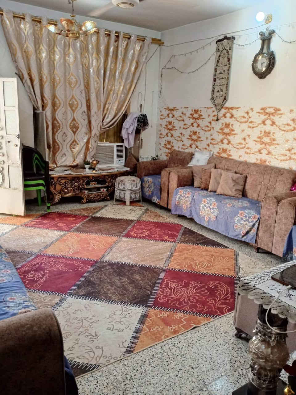 السلام عليكم عندي بيت للبيع مساحه 100. السعر 40. أوقاف شارع غني موبايل ***********
