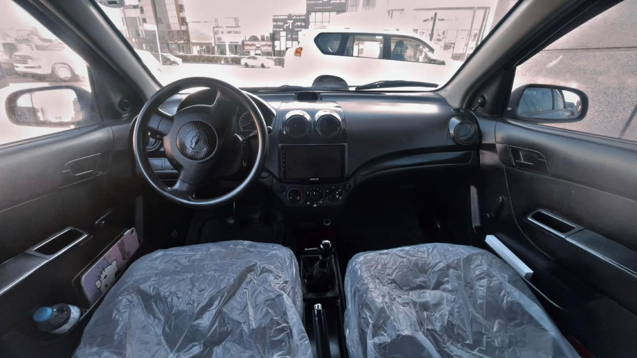 ئەڤیۆ 
مۆدێل ٢٠٠٧ مەکینە گەورە گێڕ عادی 
گێڕ و مەکینە تەبرید کارەباییات بە شەرت 
بڕاوە و وەرگەڕان و لێدران و بەناوکردن بە شەرت 
حیزام بۆیاغ لەسەر ساغی شان و سەقف نیتی 

ژمارەی خاوەنی *********** أربيل, العراق
