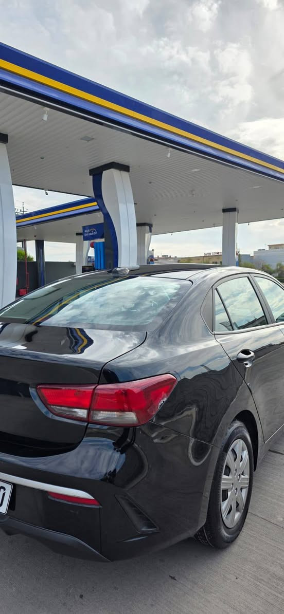 السلام عليكم
كيا ريو ٢٠٢٣ 

مكينة ١٦٠٠ 

ماشية ٥٦ ميل نظيفة جداً 

مواصفات عادية 

شاشة 

كاميرا 

ابل كاربلي وايرليس 

تحكم ستيرن 

حادث خفيف قطعة صبغ فقط جاملغ وبارد قليل بالبنيد 

الباقي بلاد 

ايرباك بردة فقط

تايرات جديدة باتري جديد زيوت جديدة

هزة جديدة

السعر 128 وبي مجال بسيط 

***********
