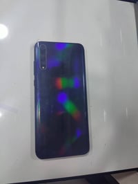 واوي Y8p • ١٢٨ جيجا • شاشة مبدلة