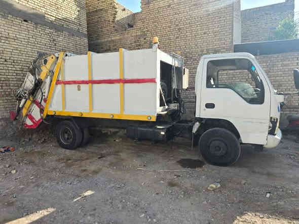 كابسة نفايات 
٨ مكعب
ازوزه موديل ٢٠٠٩
سياره لا تنقيص لا تبخير ما ناقصها شي كبل للشغل
السعر ٩٠ 
العنوان ميسان العماره 
*********** 
المو شراي لا يخابر رجاءاً
