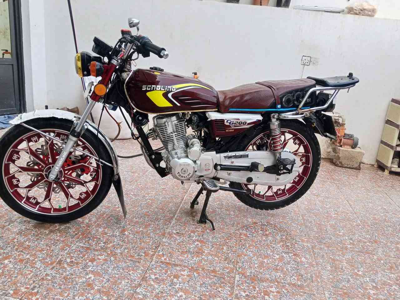 السلام عليكم دراجه ايراني مديل 25دراجه كلها شغال شاشا اكترونيه كلها مفوله مابيه نقص شي منفيس سويحات تخم مزوده  وضع شركه مكاني سامراء 
السعر550بيها شويه مجال 
مستعجل مستعجل مو تكلي ليش هيج مناسبه كلش مستعجل 
***********
