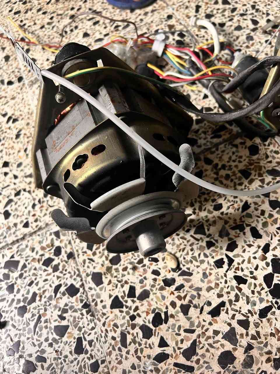 سلام عليكم للبيع مجموعتين كاملة غسل وتنشيف جديد شغالات ياباني اصلي جيب وشد يرهم على اي غسالة ام حوضين. البورد مع الماطورات مع القايش مع الكير بوكس. سعرهم كلهم 60 الف بيهم مجال توصيل مجاني داخل بغداد. *********** واتساب
