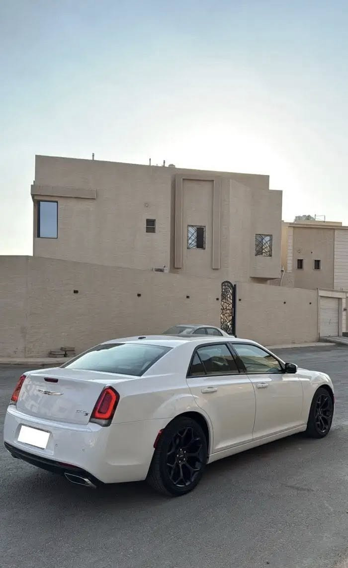 السلام عليكم//  
بدون اوراق كلك ادوات//

كلايسر اوباما2020    //  S300 

مكفول من الصبغ والكص والسرقه //

ماشيه 110  الف كم //

وتساب موجود لان ما متواجد على الاتصال فقط وتساب//

 ***********
