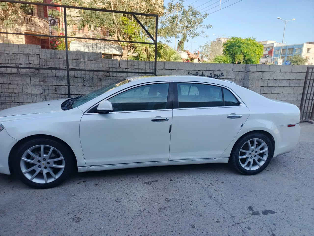 سلام عليكم سيارة                موديل 2011 فول مواصفات تحكم ستيرن سقف سلايت محرك٦سلندر حجم المحر
ك3600 بيها ضربه صندوق ولازم
رقم جديد سنويه لحد 2028 رقم سليمانية مكاني خانقين.      سعرة 72.بي مجال رقمي          ***********
