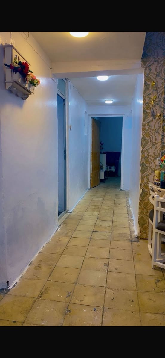 السلام عليكم
شقه طابق للبيع  ثاني ركن وجه العماره رقم  العماره12
مساحه 102 م
غرفتين وصاله وحمام ومطبخ وبالكون 
كامله  مناقصها شي  للاستفسار☎️
*********** بي واتساب السعر خاص
